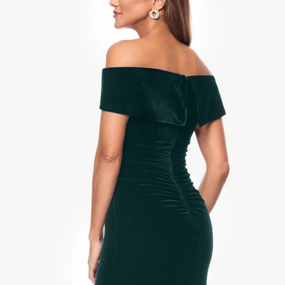 XSCAPE FORMAL DRESS SIZE 12 P CHARMAINE LONG OFF THE SHOULDER VELVET GREEN GOWN - Picture 5 of 8